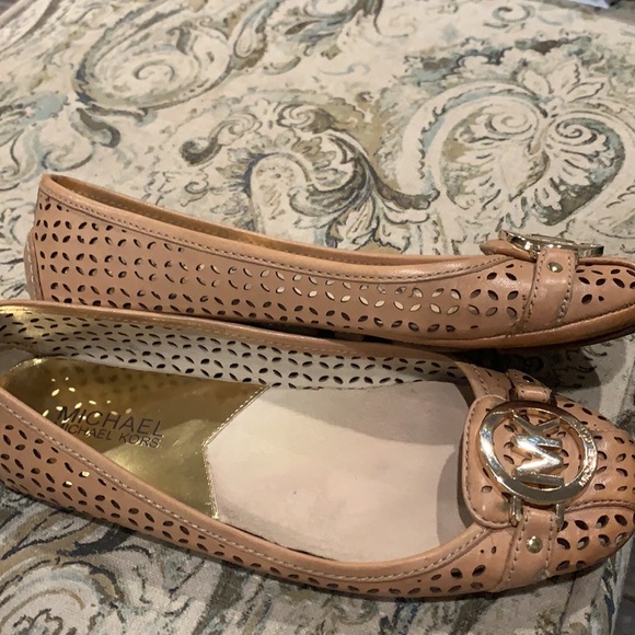 MK flats with gold hardware. - Picture 6 of 6